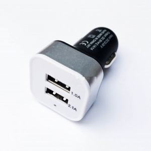 AVTOPOLNILEC adapter 12/24V z dvojnim USB izhodom 2100mAh - črn