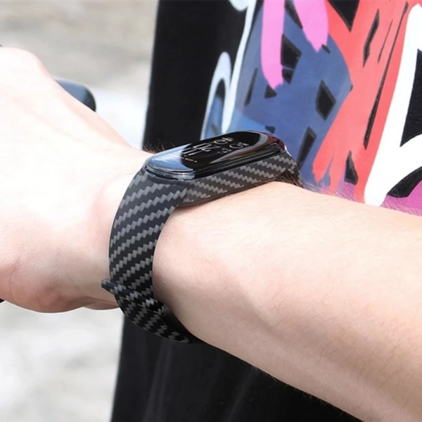 Pašček za uro Xiaomi Mi Band 5, 6 in 7 - črn carbon - Image 3